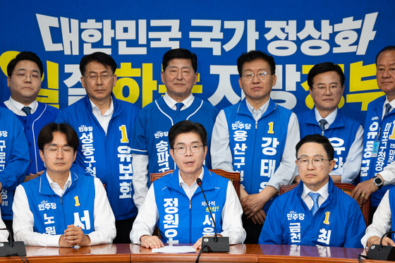 정원오 민주당 서울시장 후보, 구청장 후보들과 합동 기자회견
