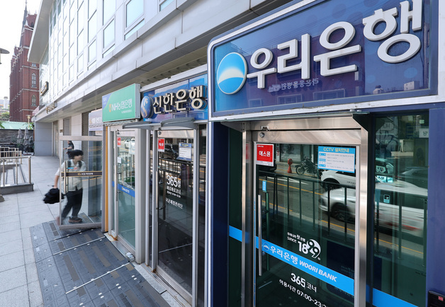 폭증하는 '빚투'에…우리은행, 비대면 신용대출 갈아타기 접수 중단