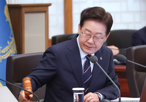 李대통령 "재외국민 투표 싫은 이들의 핑계…어물쩡 말고 전자 투표 검토"