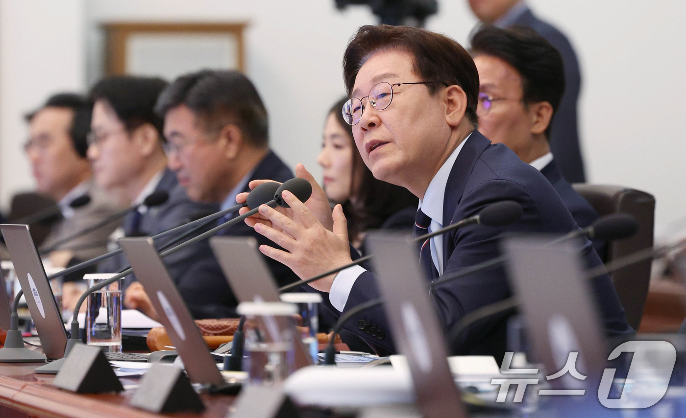 (서울=뉴스1) 허경 기자 = 이재명 대통령이 2일 청와대에서 열린 국무회의 겸 비상경제점검회의에서 발언하고 있다. (청와대통신사진기자단) 2026.6.2/뉴스1