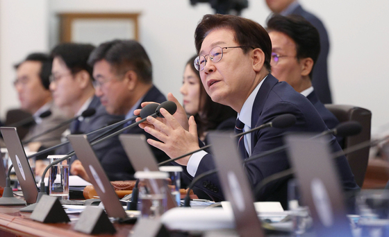 李대통령 "일부 방송 정당 기관지처럼 편파적…중립·공정·객관성 결여"