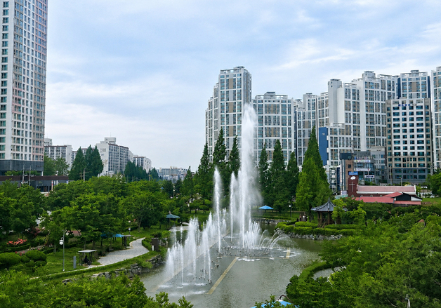 익산시, 도심 수경시설 25곳 가동…"공원에서 피서 즐기세요"