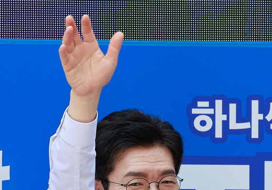 손인사하는 정원오 후보