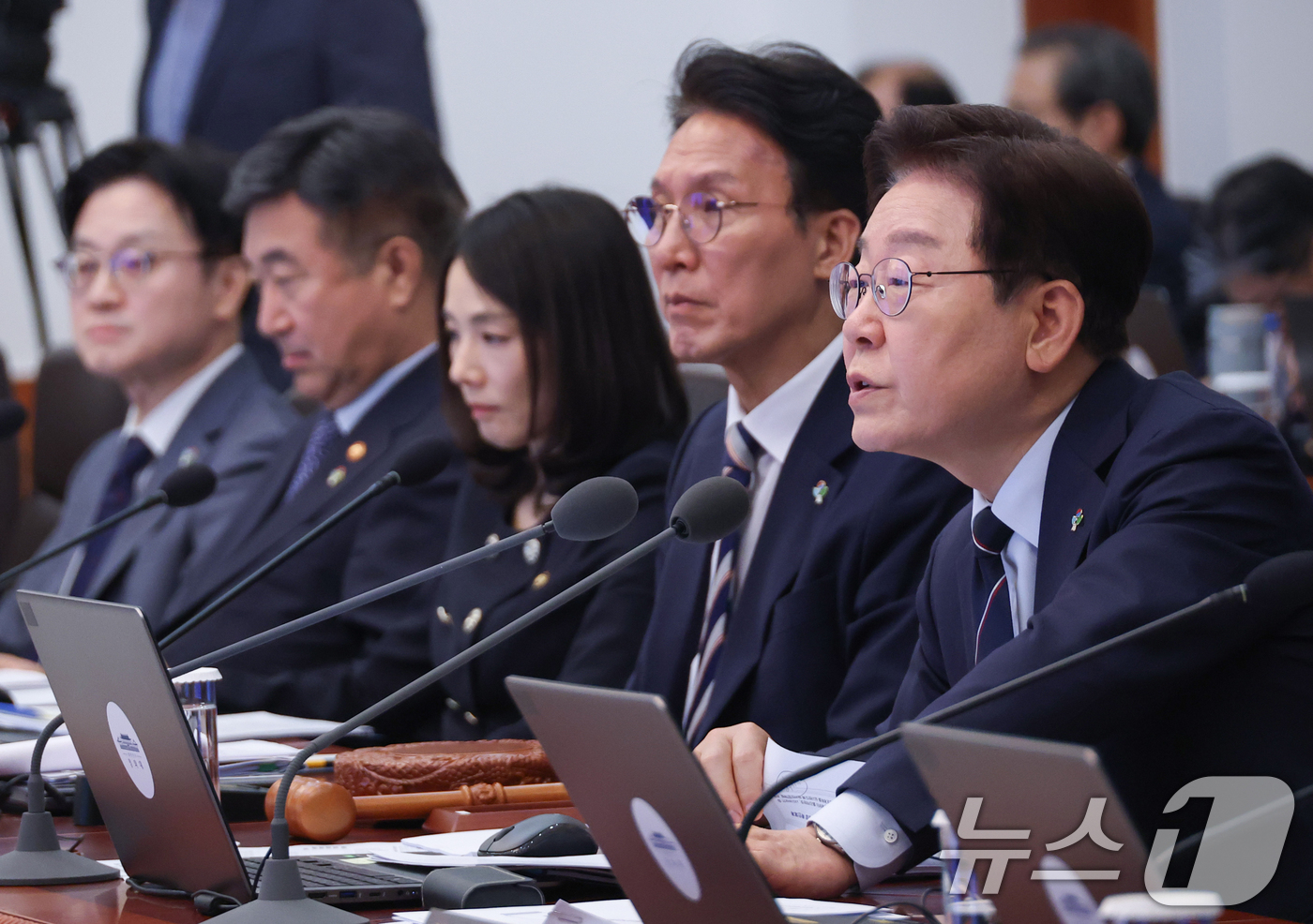 (서울=뉴스1) 이재명 기자 = 이재명 대통령이 2일 청와대에서 열린 제24회 국무회의 겸 제11차 비상경제점검회의에서 발언을 하고 있다. (청와대통신사진기자단) 2026.6.2/ …