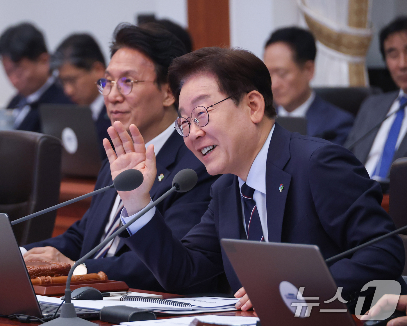 (서울=뉴스1) 이재명 기자 = 이재명 대통령이 2일 청와대에서 열린 제24회 국무회의 겸 제11차 비상경제점검회의에서 발언을 하고 있다. (청와대통신사진기자단) 2026.6.2/ …