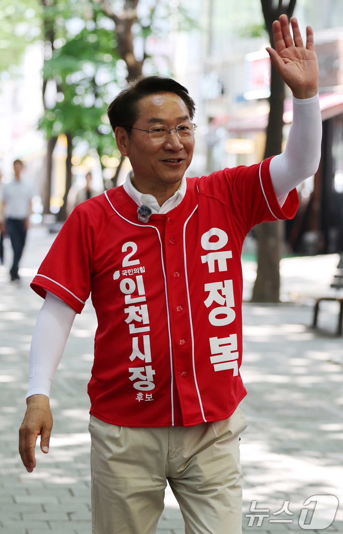 (인천=뉴스1) 이호윤 기자 = 유정복 국민의힘 인천시장 후보가 제9회 전국동시지방선거를 하루 앞둔 2일 인천 남동구 구월동을 찾아 유세를 하고 있다. (공동취재) 2026.6.2 …