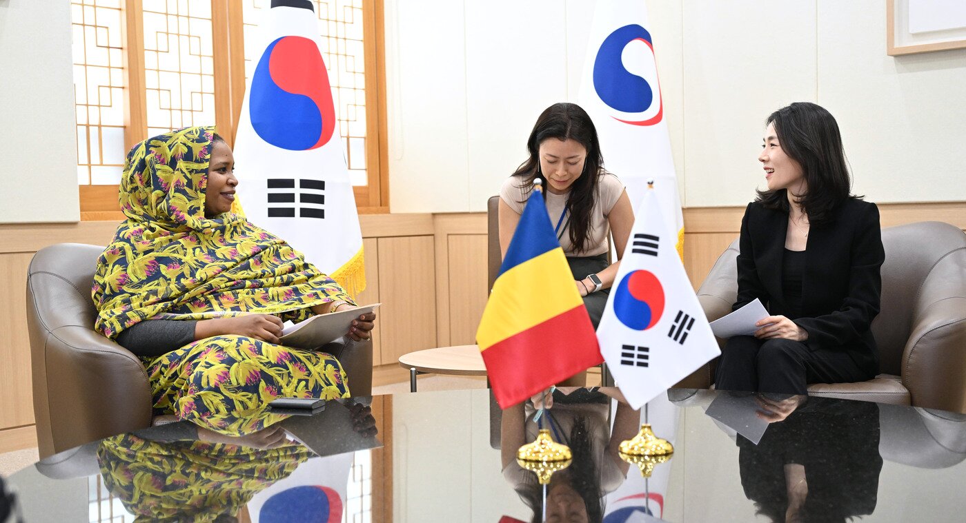 본문 이미지 - 김진아 외교부 2차관은 지난 1일 파티메 알지네 가흐파 차드 외교부 부장관과 회담했다.(외교부 제공)