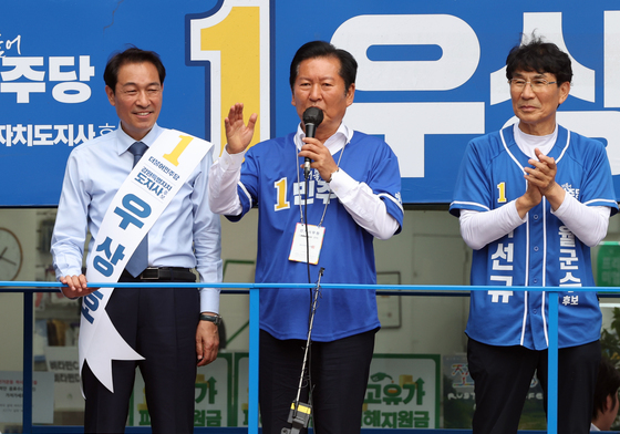 "내란 청산" "李대통령에 힘을"…與, 지선 D-1 막판 총력전