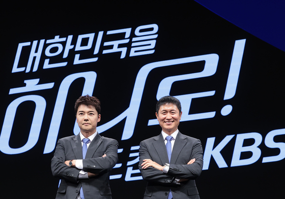 포즈 취하는 전현무와 이영표