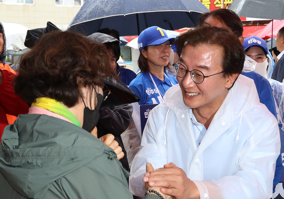 막판 표심 잡기 나선 전재수 후보