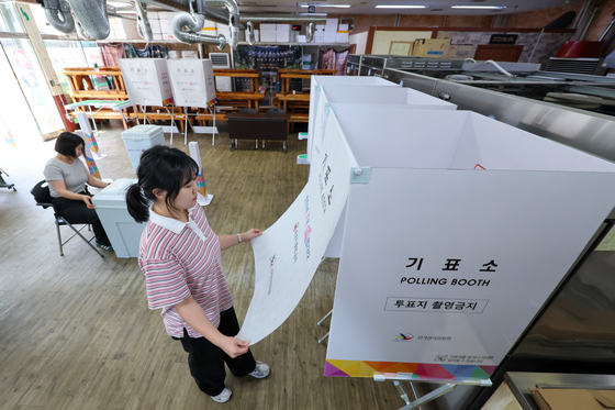 돼지갈빗집 '투표소로 변신 중'