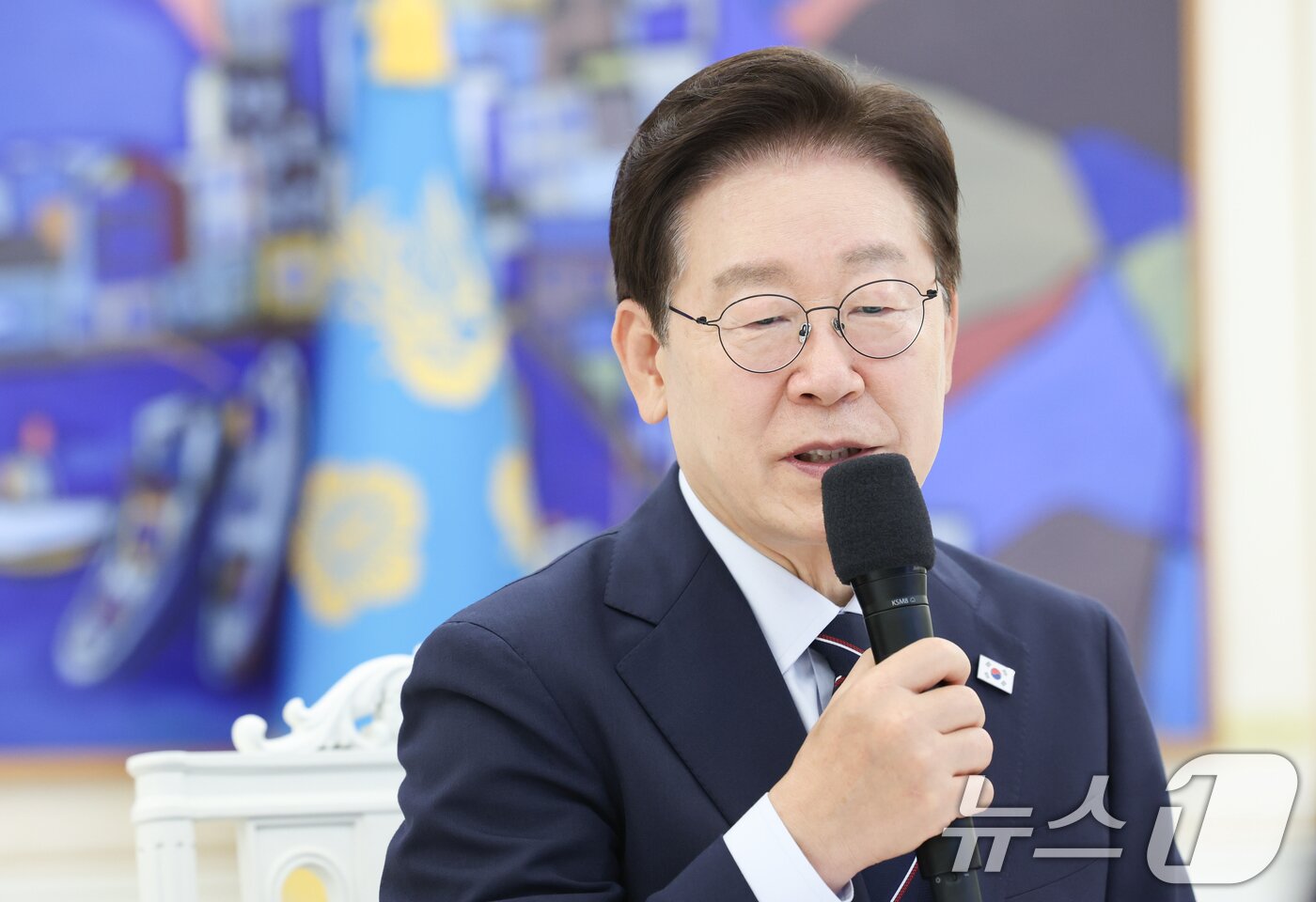 본문 이미지 - 이재명 대통령이 2일 청와대에서 한·아프리카 외교장관회의 참석 대표단을 접견, 발언하고 있다. 2026.6.2 ⓒ 뉴스1 이재명 기자