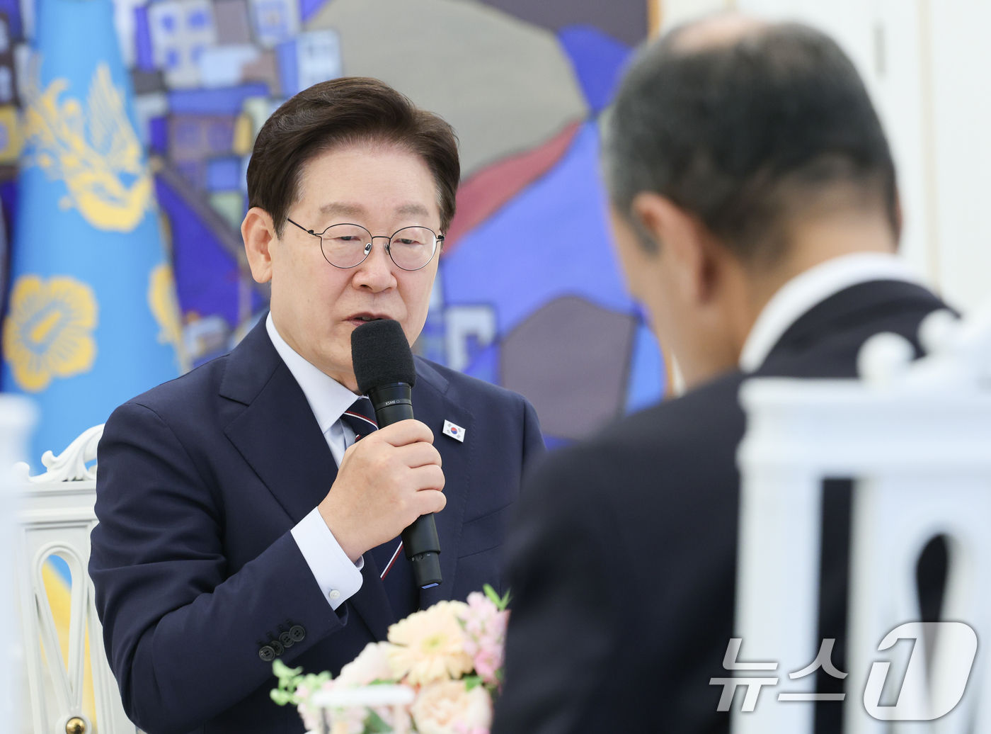 (서울=뉴스1) 이재명 기자 = 이재명 대통령이 2일 청와대에서 한·아프리카 외교장관회의 참석 대표단을 접견, 발언하고 있다. 2026.6.2/뉴스1