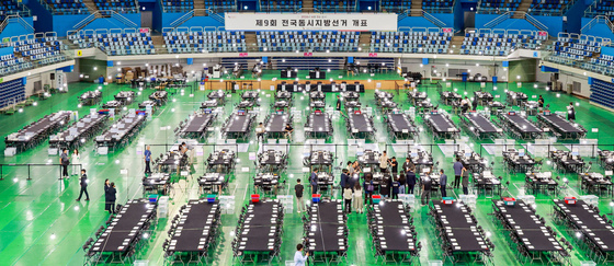 지선 與 '9곳 이상' 野 '8곳 접전'…재보선은 '11 대 1'?