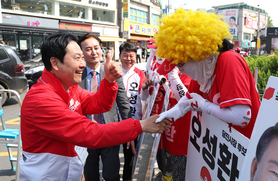 엄지 치켜세우는 장동혁 대표
