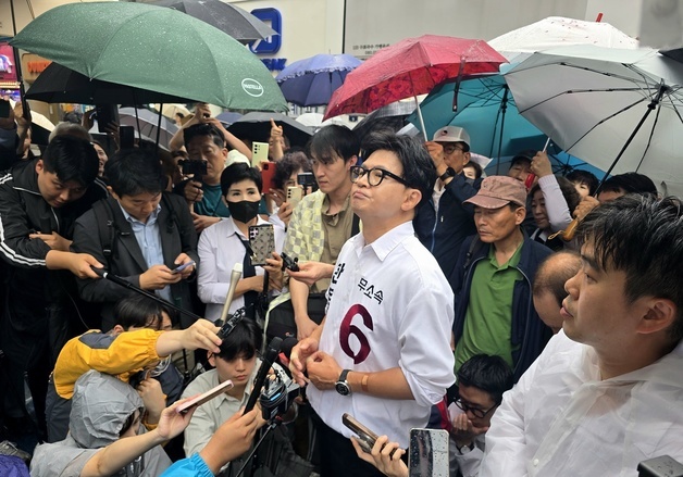 생각에 잠긴 한동훈