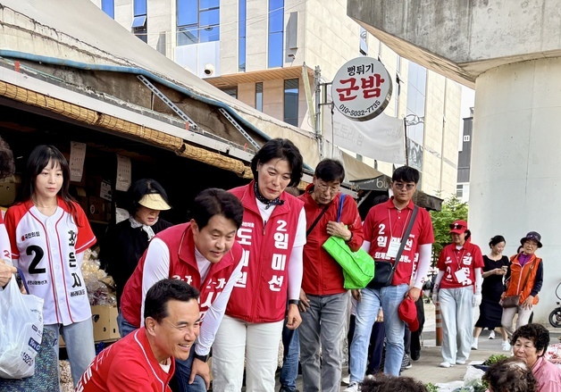 김진태, 선거 전날 '낮은 자세' 배식봉사…"오직 도민만 섬기겠다"