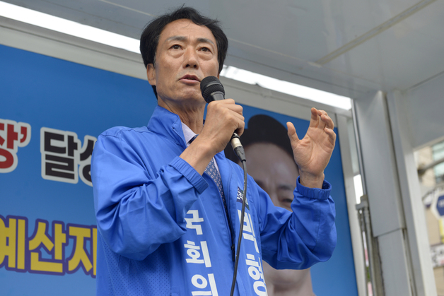 150m 거리 두고 마이크 잡은 박형룡·이진숙, 대구 달성 맞불 유세