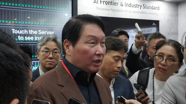 최태원, 엔비디아·TSMC 이어 폭스콘과 회동…AI 인프라 동맹 강화