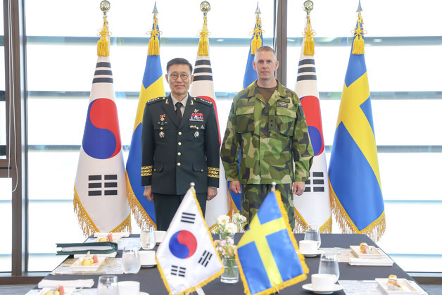 한-스웨덴 육군 "AI·로봇 등 미래 전장 대응해 교류 늘릴 것"