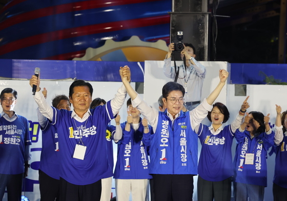 손잡고 지지 호소하는 정원오·정청래