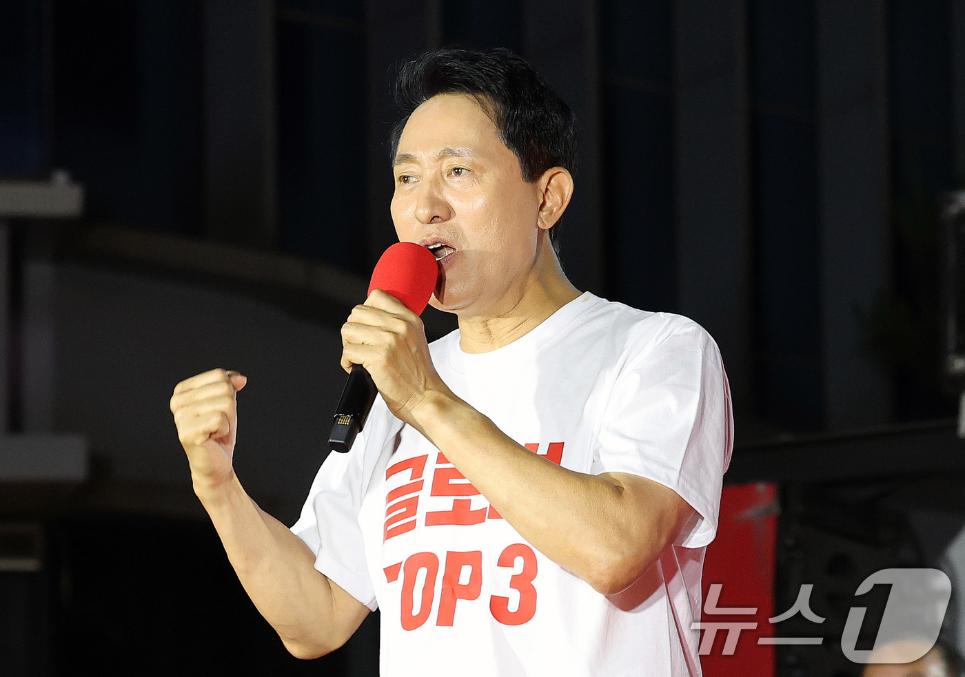 (서울=뉴스1) 박지혜 기자 = 오세훈 국민의힘 서울시장 후보가 2일 서울 서대문구 신촌역 스타광장에서 열린 파이널 유세에서 지지를 호소하고 있다. 2026.6.2/뉴스1
