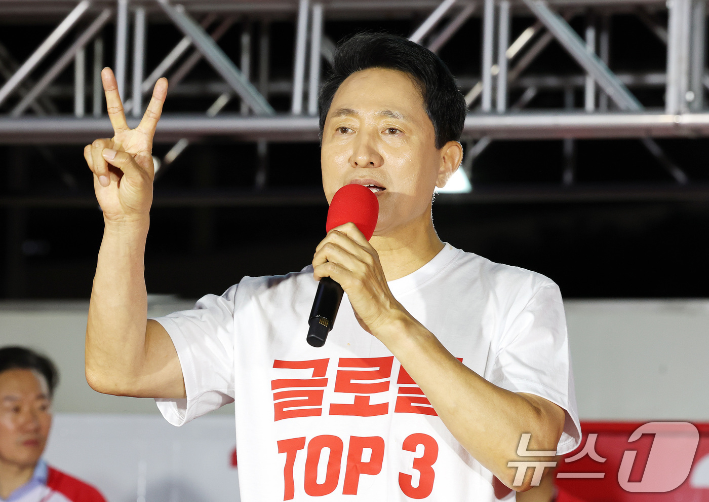 (서울=뉴스1) 박지혜 기자 = 오세훈 국민의힘 서울시장 후보가 2일 서울 서대문구 신촌역 스타광장에서 열린 파이널 유세에서 지지를 호소하고 있다. 2026.6.2/뉴스1