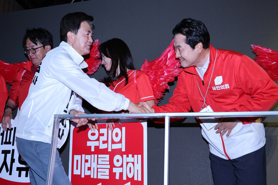 인사하는 장동혁·김태흠