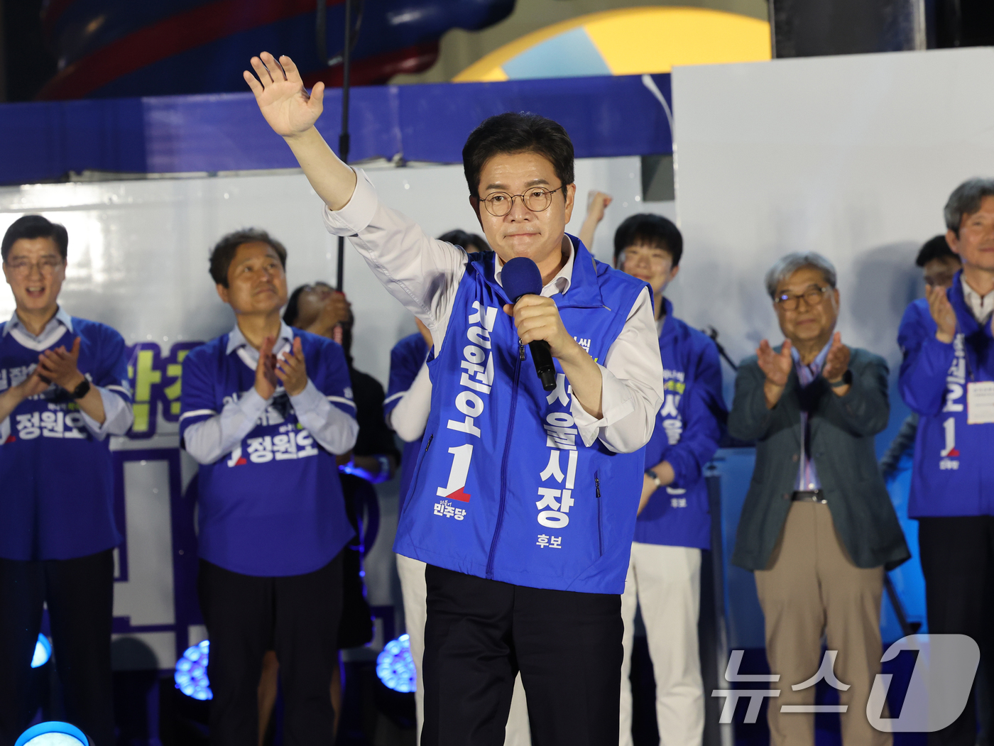 (서울=뉴스1) 황기선 기자 = 정원오 더불어민주당 서울시장 후보가 2일 오후 서울 청계광장에서 열린 파이널 유세에서 지지를 호소하고 있다. 2026.6.2/뉴스1