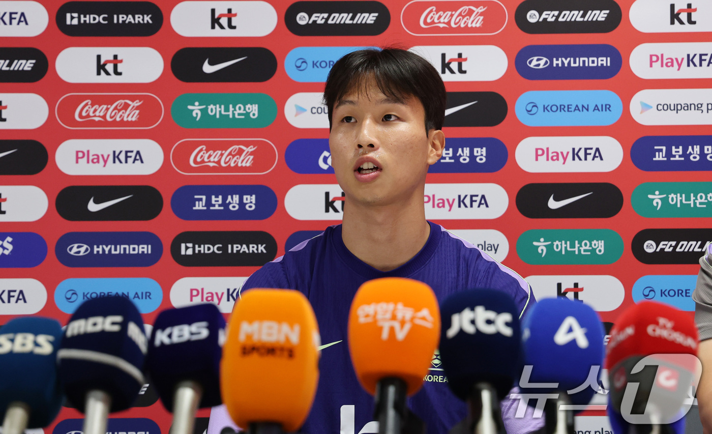 (과달라하라(멕시코)=뉴스1) 박지혜 기자 = 대한민국 축구국가대표팀 엄지성이 19일(현지시간) 멕시코 과달라하라 인근 대한민국 축구대표팀의 베이스캠프 훈련장인 사포판 치바스 바예 …