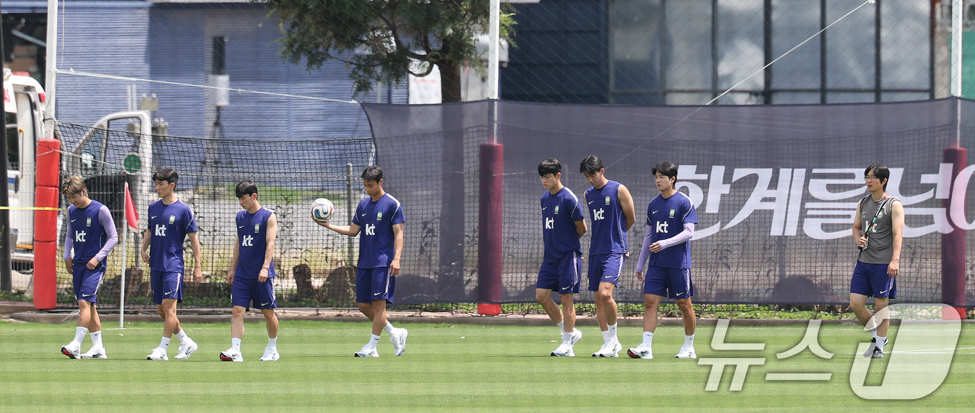 (과달라하라(멕시코)=뉴스1) 임세영 기자 = 대한민국 축구 국가대표팀 선수들이 19일(현지시간) 멕시코 과달라하라 인근 사포판에 위치한 베이스캠프 훈련장 치바스 바예 베르데에서 …