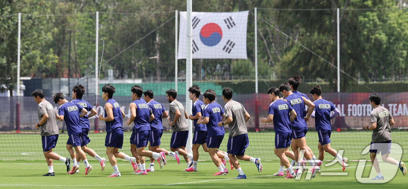 (과달라하라(멕시코)=뉴스1) 임세영 기자 = 대한민국 축구 국가대표팀 선수들이 19일(현지시간) 멕시코 과달라하라 인근 사포판에 위치한 베이스캠프 훈련장 치바스 바예 베르데에서 …