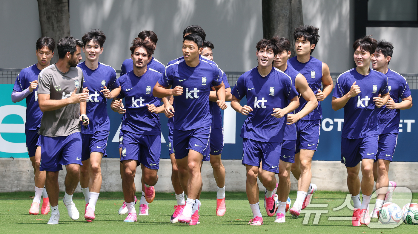 (과달라하라(멕시코)=뉴스1) 박지혜 기자 = 대한민국 축구국가대표팀 선수들이 19일(현지시간) 멕시코 과달라하라 인근 대한민국 축구대표팀의 베이스캠프 훈련장인 사포판 치바스 바예 …