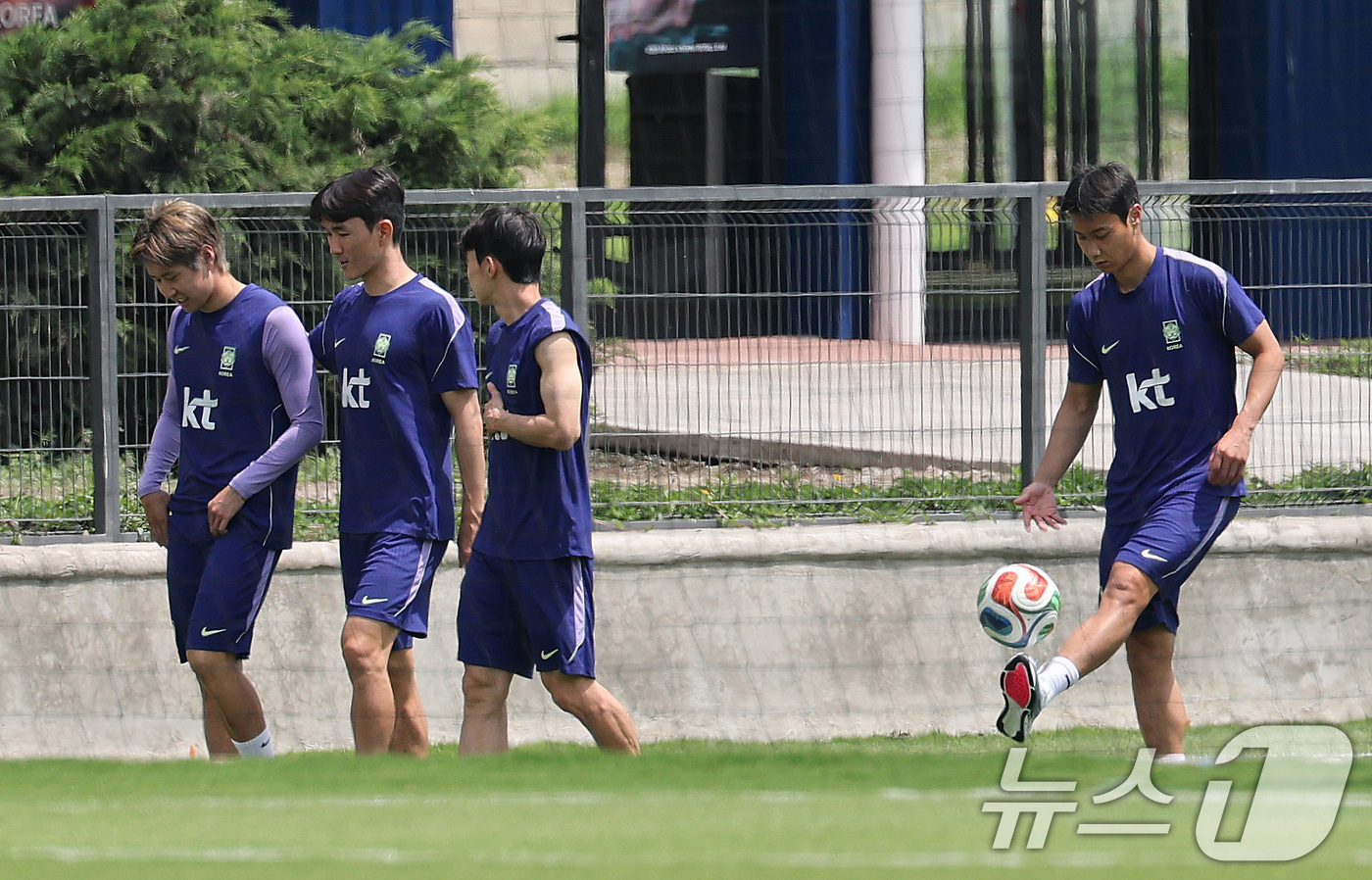 (과달라하라(멕시코)=뉴스1) 임세영 기자 = 대한민국 축구 국가대표팀 이강인(왼쪽부터), 황인범, 김문환, 백승호가 19일(현지시간) 멕시코 과달라하라 인근 사포판에 위치한 베이 …