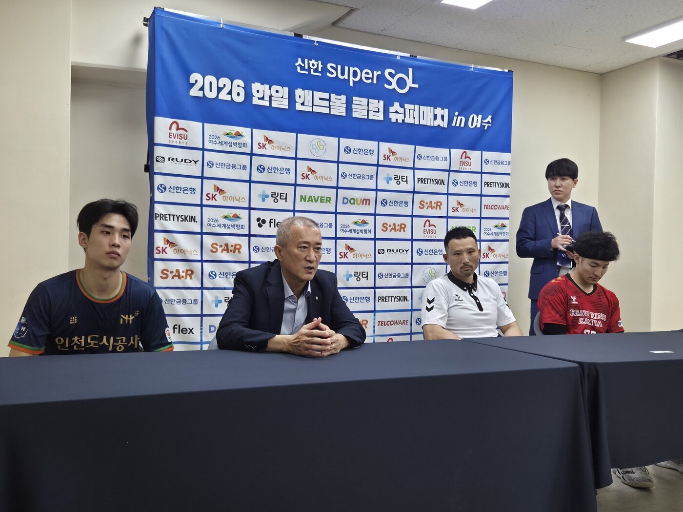 본문 이미지 - 신한 super SOL 2026 한일 핸드볼 클럽 슈퍼매치 in 여수 기자회견(한국핸드볼연맹 제공) 