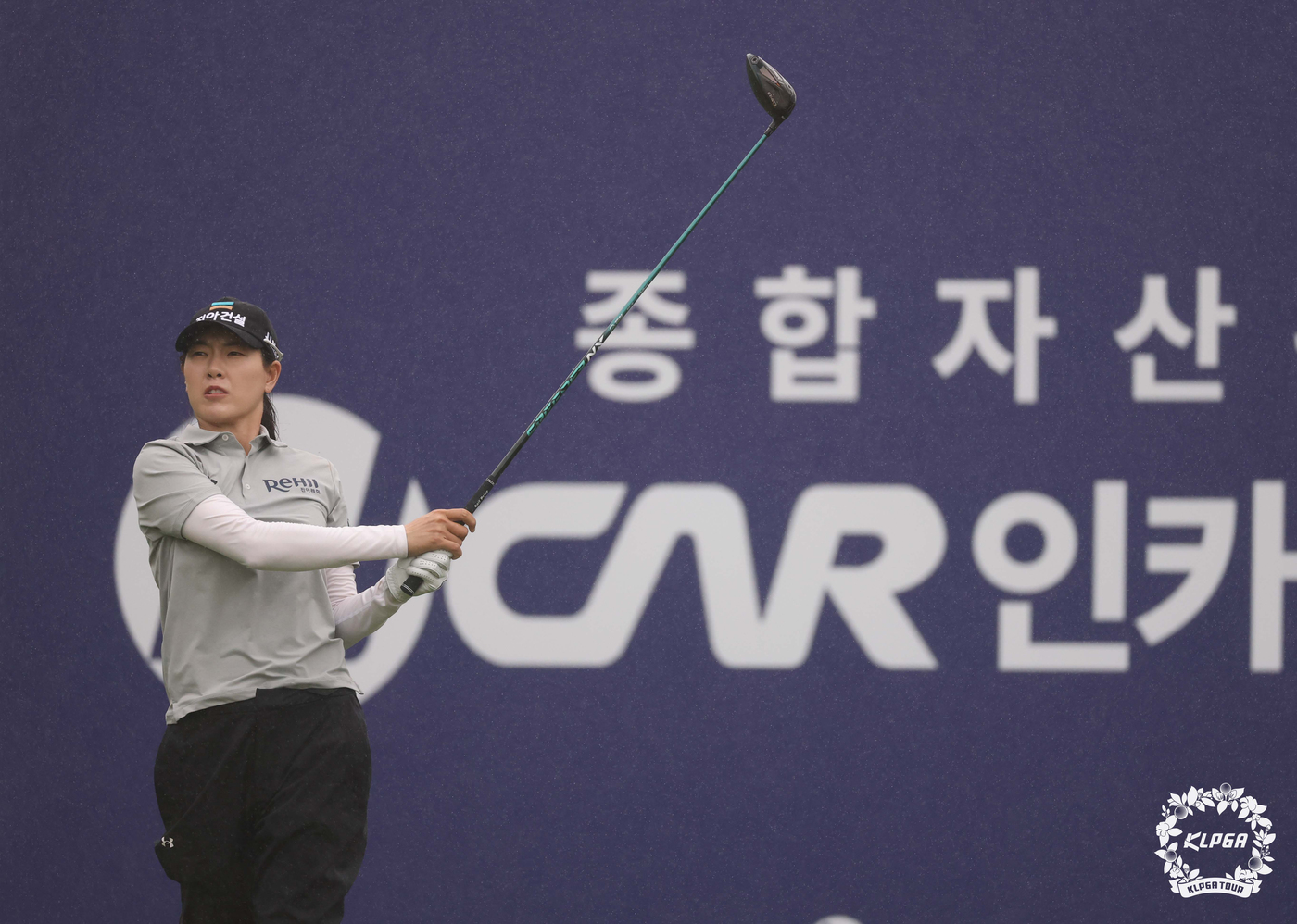 (서울=뉴스1) = 이정민이 20일 경기 안산 더헤븐 컨트리클럽에서 열린 한국여자프로골프(KLPGA) 투어 ‘인카금융 더헤븐 마스터즈’ 2라운드 2번홀에서 티샷을 하고 있다. (K …