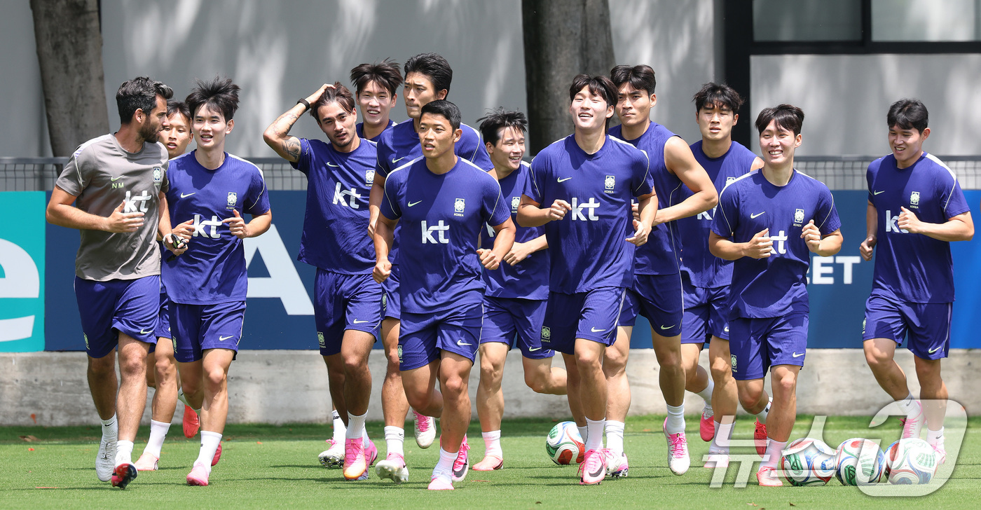 (과달라하라(멕시코)=뉴스1) 박지혜 기자 = 대한민국 축구국가대표팀 선수들이 19일(현지시간) 멕시코 과달라하라 인근 대한민국 축구대표팀의 베이스캠프 훈련장인 사포판 치바스 바예 …