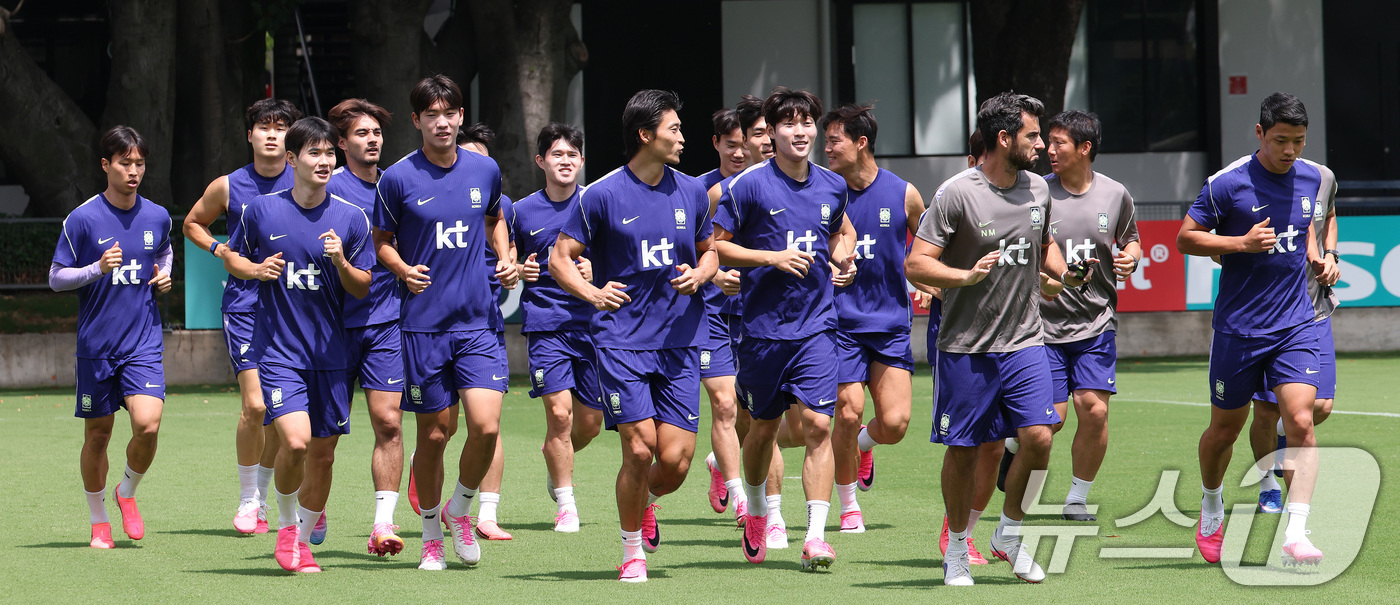 (과달라하라(멕시코)=뉴스1) 박지혜 기자 = 대한민국 축구국가대표팀 선수들이 19일(현지시간) 멕시코 과달라하라 인근 대한민국 축구대표팀의 베이스캠프 훈련장인 사포판 치바스 바예 …