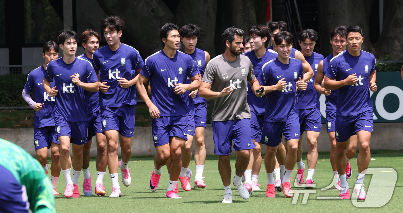 (과달라하라(멕시코)=뉴스1) 박지혜 기자 = 대한민국 축구국가대표팀 선수들이 19일(현지시간) 멕시코 과달라하라 인근 대한민국 축구대표팀의 베이스캠프 훈련장인 사포판 치바스 바예 …