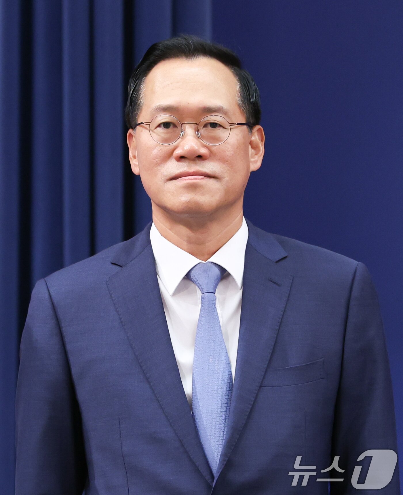 본문 이미지 - 이재명 대통령은 21일 민정수석비서관에 한찬식 김앤장법률사무소 변호사를 임명했다. 사진은 이날 인선 발표 브리핑에서 참석한 한찬식 민정수석비서관. 2026.6.21 ⓒ 뉴스1 허경 기자