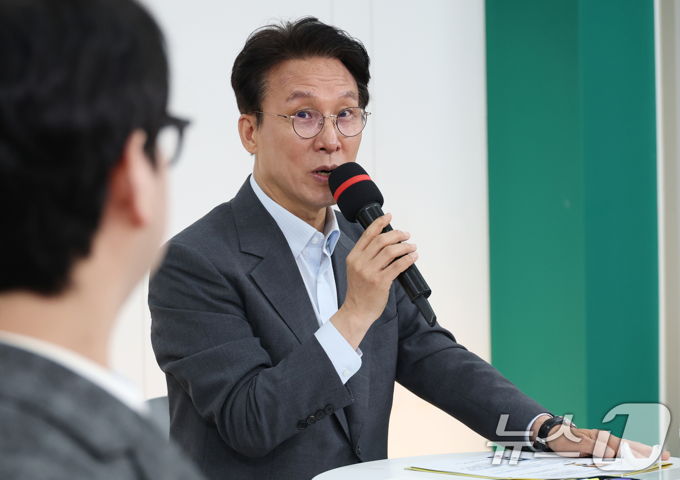 (서울=뉴스1) 안은나 기자 = 김민석 국무총리가 21일 서울 송파구 한국체육대학교에서 열린 선관위 개혁 관련 시민 토론회에 참석해 모두 발언을 하고 있다. (공동취재) 2026. …