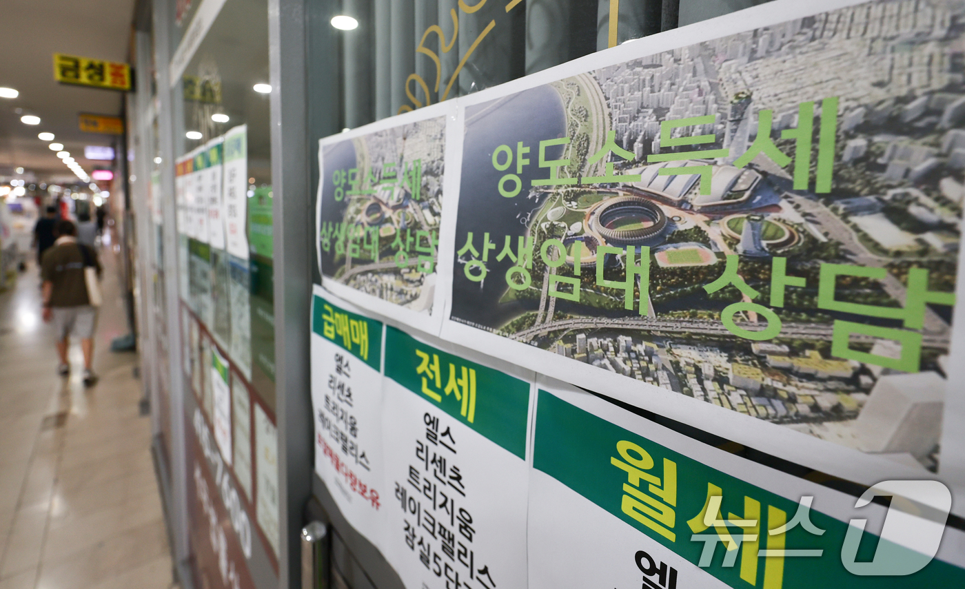 (서울=뉴스1) 최지환 기자 = 7월 세제개편안 발표를 앞두고 청와대는 보유세, 양도소득세 강화를 시사하고 있다. 이재명 대통령이 지난 8일 취임 1주년 기자회견에서 보유세 강화 …