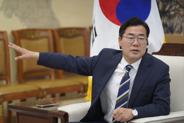박찬대 "민선 8기 정책 중 주목할 사업 없어…천원택배만 긍정적"
