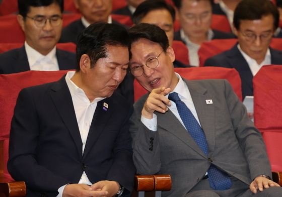 대화 나누는 김민석 총리와 정청래 대표