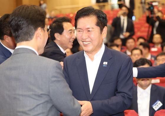 악수하는 정청래·김민석