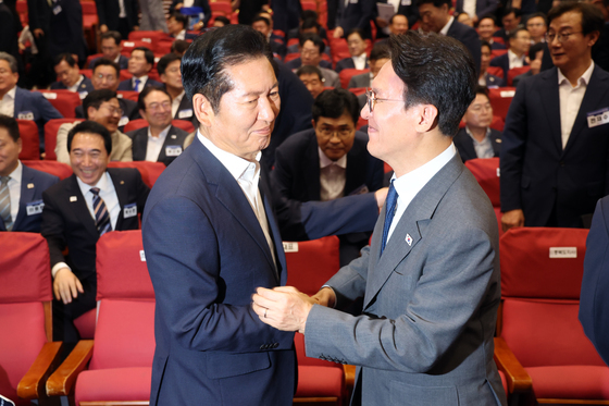 인사나누는 김민석·정청래