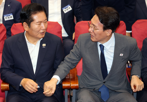 정청래 대표 손 잡은 김민석 총래