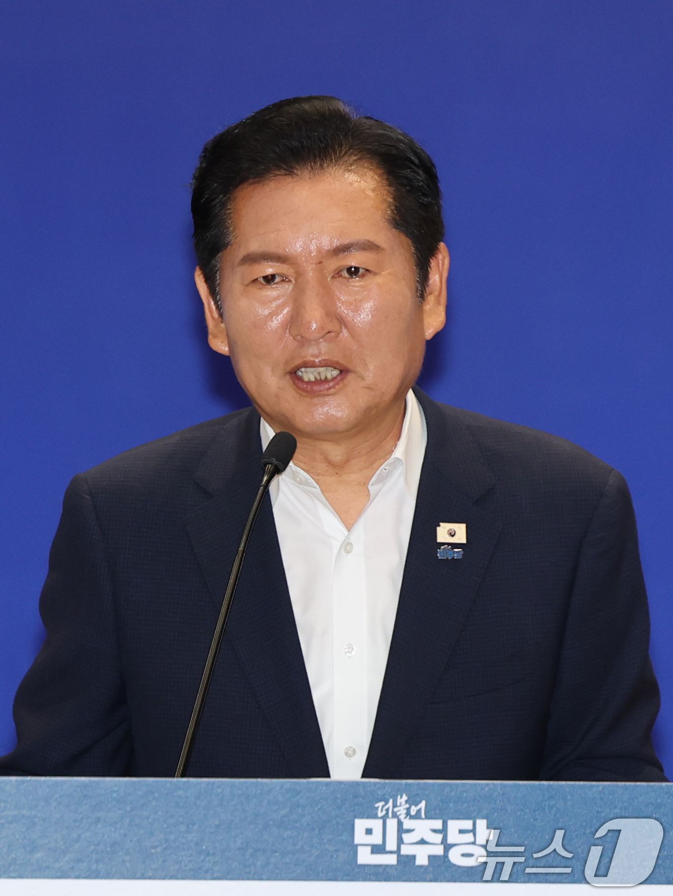 (서울=뉴스1) 황기선 기자 = 정청래 더불어민주당 대표가 21일 오후 서울 여의도 국회 의원회관에서 열린 '2026 6·3지방선거 단체장 당선자 워크숍'에서 인사말을 하고 있다. …