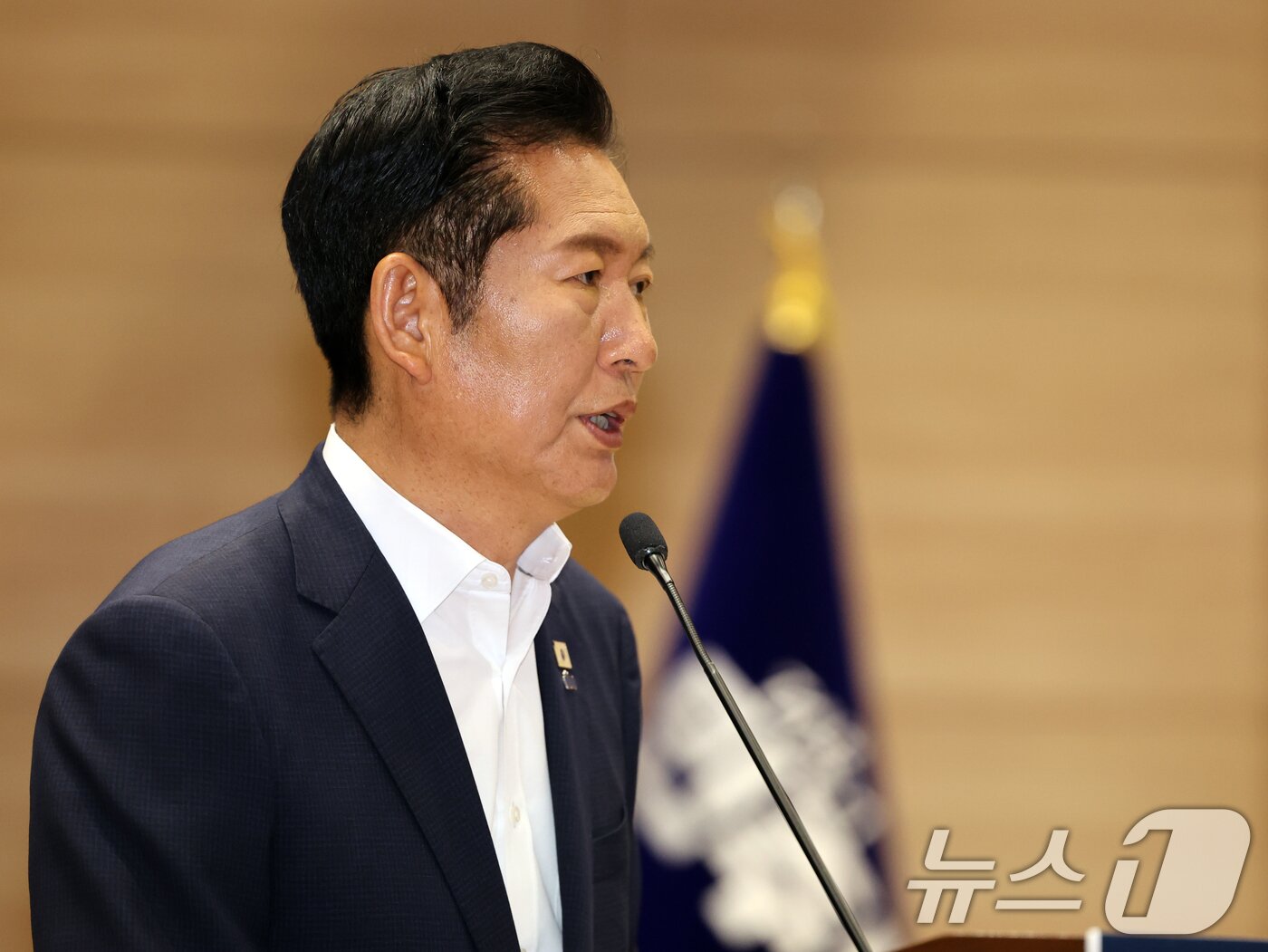 본문 이미지 - 정청래 더불어민주당 대표가 21일 오후 서울 여의도 국회 의원회관에서 열린 '2026 6·3지방선거 단체장 당선자 워크숍'에서 인사말을 하고 있다. 2026.6.21 ⓒ 뉴스1 황기선 기자