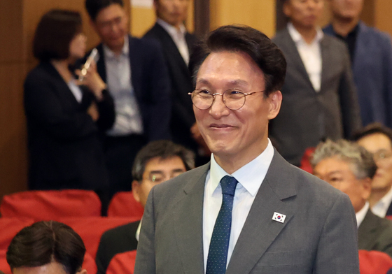 워크숍 참석하는 김민석 총리
